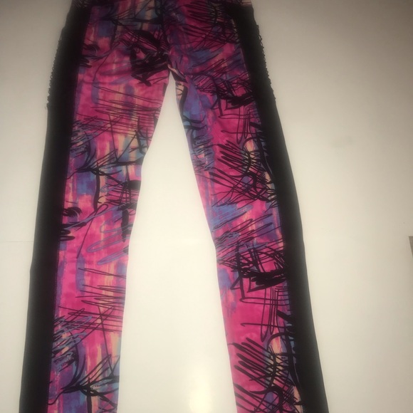 Beautiful Women’s Leggings***Save Money*** - Picture 2 of 3